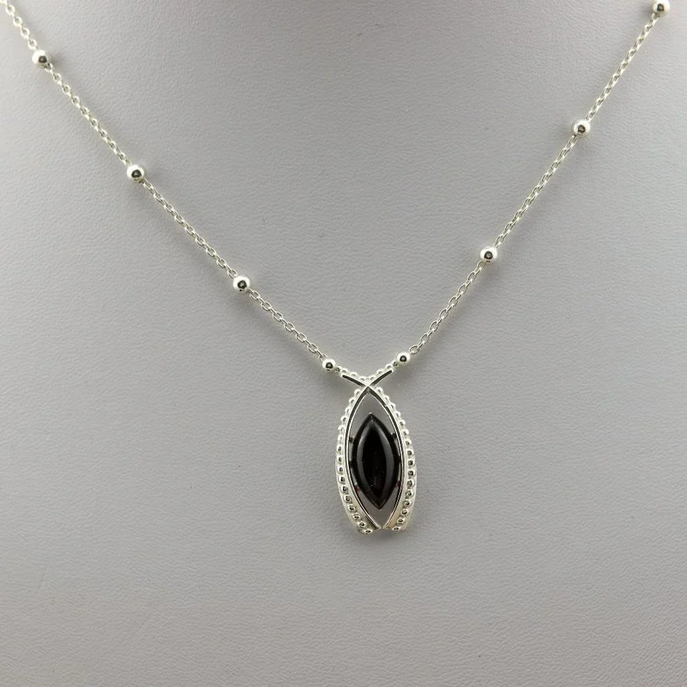 Sterling silver necklace with natural Baltic amber - Picture 4 of 11